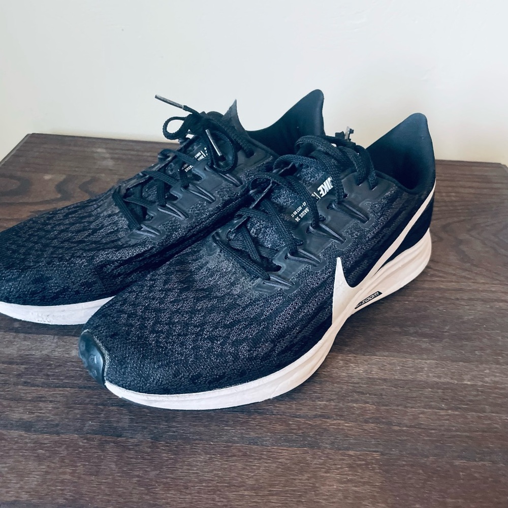 Nike Men's Black and White Athletic Shoes